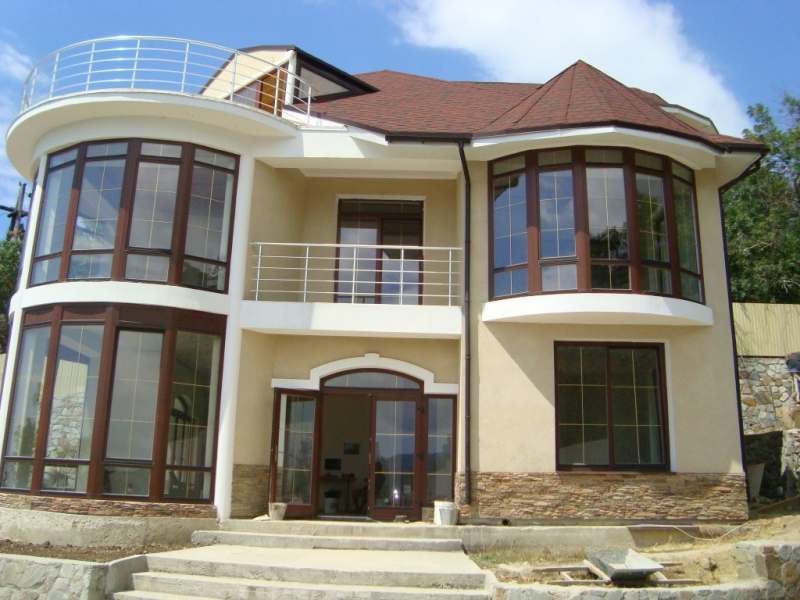С Малым Продам дом в Крыму,Лазурное: 3-х этажный дом в Лазурном рядом..