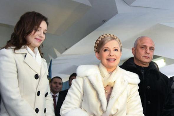 фото, с мужем (слева) и дочерью Евгенией Карр Юлия Тимошенко..