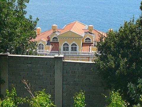 На ремонт госдач и строительство вертолетной площадки в Крыму потратит..