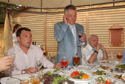 На, Александр Омельченко тоже любил..